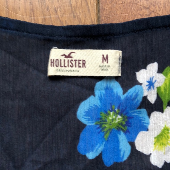 Hollister Navy Blue Floral Top Medium - Picture 3 of 6